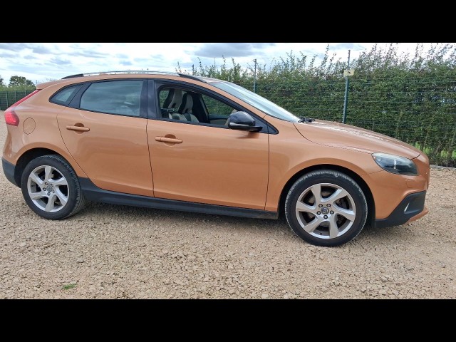 BUY VOLVO V40 CROSS COUNTRY LUX D2 2013 D2 CROSS COUNTRY LUX, Newark Motor Auctions