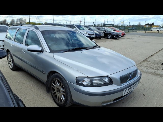 BUY VOLVO V70 S 20V AUTO 2002 S 140 V70, Newark Motor Auctions